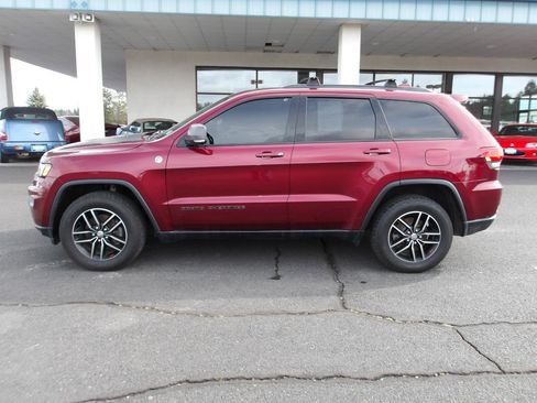 Used 2018 Jeep Grand Cherokee Trailhawk image 2