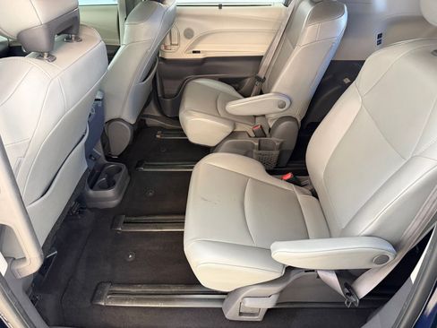 Used 2021 Toyota Sienna XLE w/ XLE Plus Package image 13