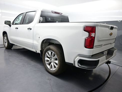 Used 2021 Chevrolet Silverado 1500 Custom image 4