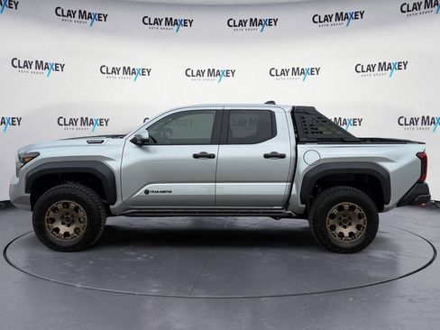 Used 2025 Toyota Tacoma 4x4 Double Cab Hybrid image 2