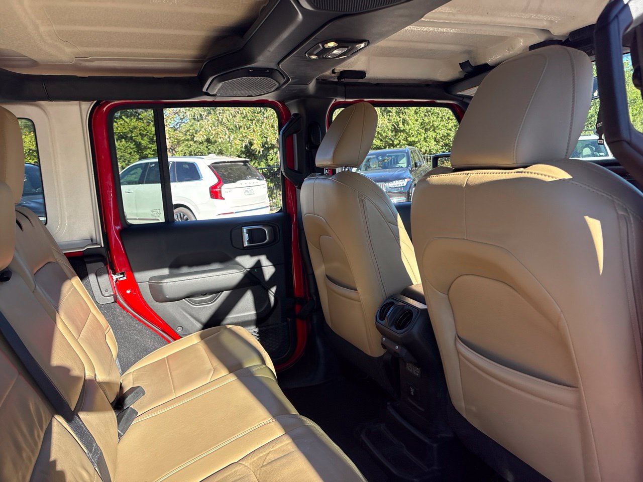 Used 2019 Jeep Wrangler Unlimited Sahara AWD/4WD image 13