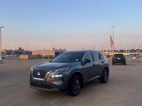 Used 2023 Nissan Rogue S FWD image 9