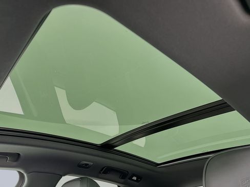 Certified 2025 Porsche Macan image 24