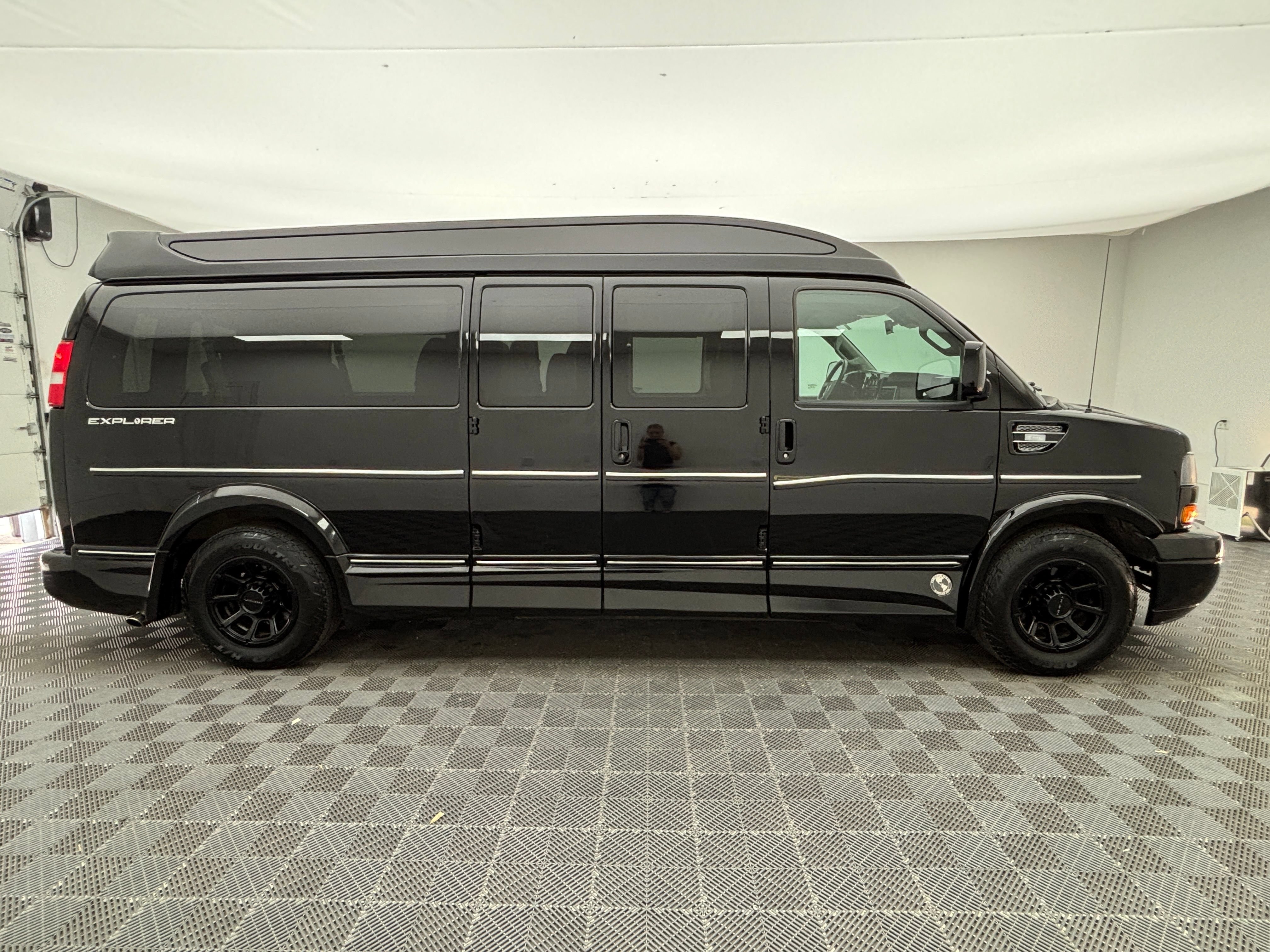 Used 2020 GMC Savana 2500 Extended w/ Enhanced Convenience Package RWD image 6