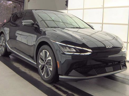 Certified 2024 Kia EV6 Light image 1