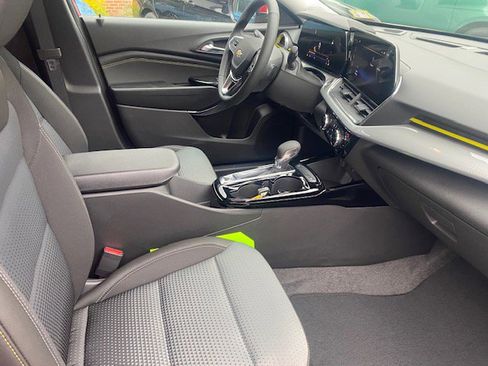 New 2026 Chevrolet Trax LT w/ LT Convenience Package image 9