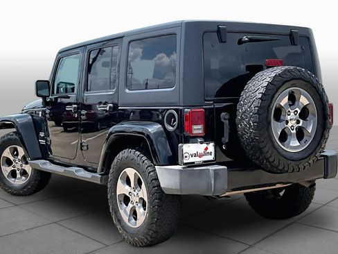 Used 2017 Jeep Wrangler Unlimited Sahara w/ Connectivity Group AWD/4WD image 11