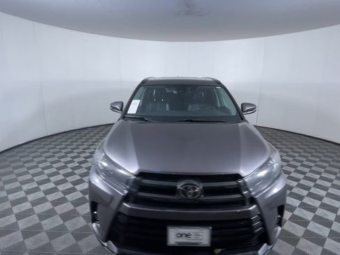 Used 2019 Toyota Highlander SE image 2