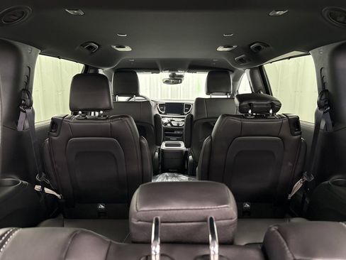 New 2026 Chrysler Pacifica Select image 9