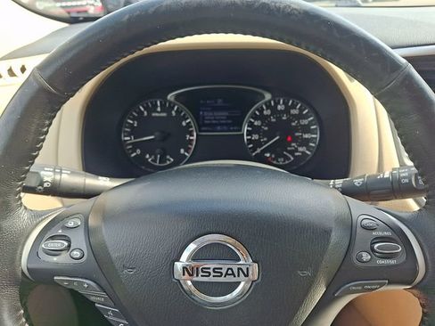 Used 2019 Nissan Pathfinder SL AWD/4WD image 18