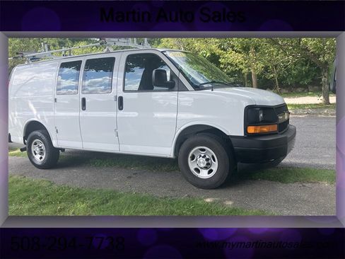 Used 2017 Chevrolet Express 2500 RWD image 4