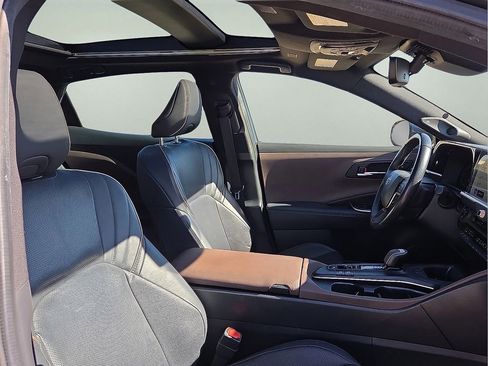 Used 2023 Toyota Crown Limited image 13