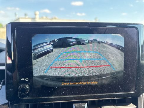 Used 2025 Toyota Corolla LE image 27