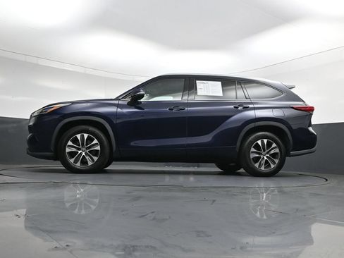 Used 2021 Toyota Highlander XLE FWD image 47