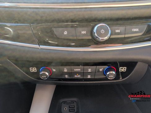 Used 2020 Buick Enclave Essence w/ Sound and Sites Package AWD/4WD image 22