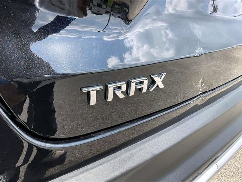 Used 2025 Chevrolet Trax LT FWD image 21