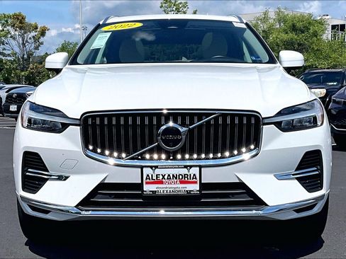 Used 2022 Volvo XC60 T8 Inscription Expression w/ Advanced Package AWD/4WD image 3