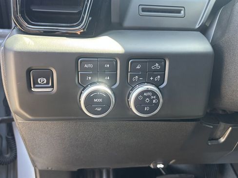 Used 2024 GMC Sierra 2500 AT4 w/ AT4 Preferred Package AWD/4WD image 18