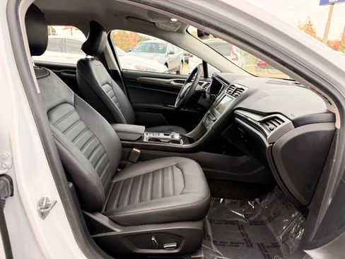 Used 2017 Ford Fusion SE w/ Equipment Group 602A FWD image 21