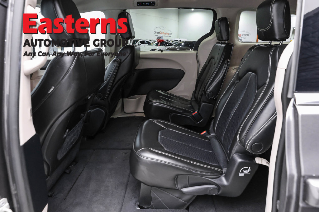 Used 2023 Chrysler Pacifica Touring-L FWD image 23