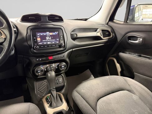 Used 2017 Jeep Renegade Latitude FWD image 21