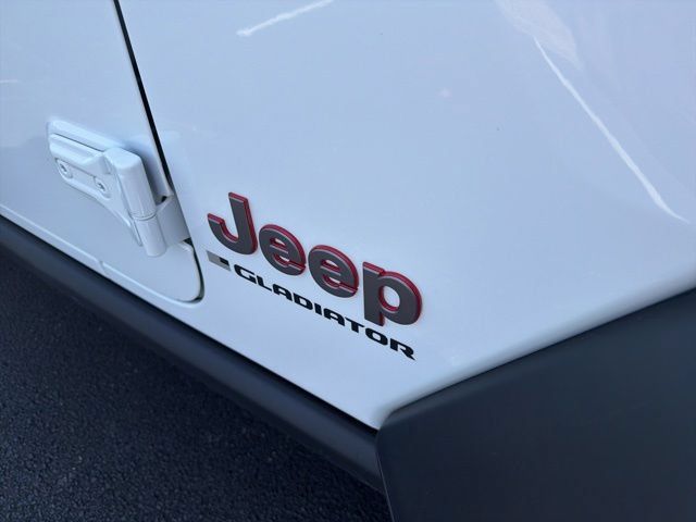 Used 2026 Jeep Gladiator Rubicon AWD/4WD image 13