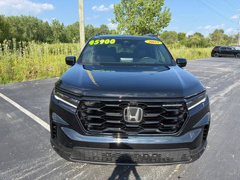 Used 2025 Honda Pilot Black Edition image 9