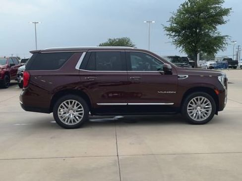 Used 2023 GMC Yukon SLT AWD/4WD image 9