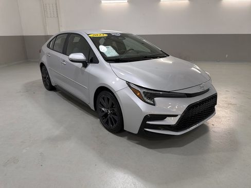 Used 2023 Toyota Corolla SE image 4