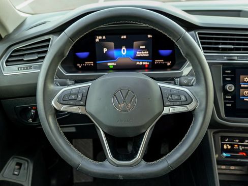 Used 2022 Volkswagen Tiguan SE AWD/4WD image 42