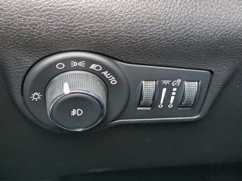 New 2026 Jeep Compass Latitude w/ Sun and Sound Group image 28