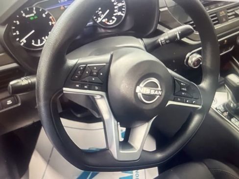 Certified 2025 Nissan Altima 2.5 SV FWD image 9