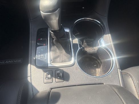 Used 2019 Toyota Highlander XLE image 16