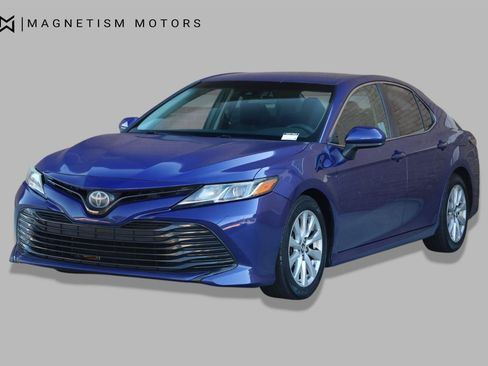 Used 2018 Toyota Camry LE FWD image 4