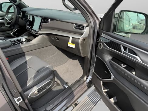 New 2026 Jeep Grand Wagoneer L Limited AWD/4WD image 16