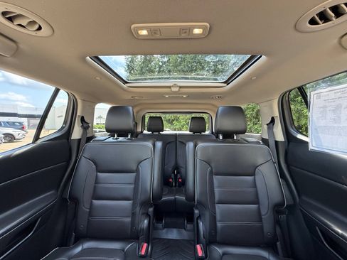 Used 2018 GMC Acadia Denali w/ Technology Package AWD/4WD image 3