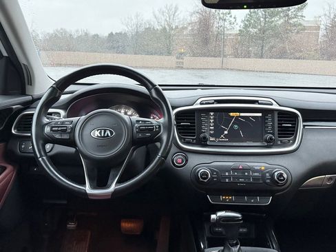 Used 2018 Kia Sorento SX image 25