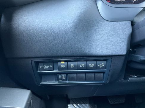 Used 2025 Toyota Sequoia SR5 AWD/4WD image 21