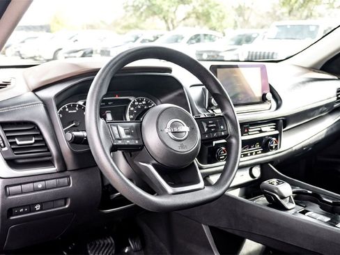 Used 2023 Nissan Rogue SV image 15