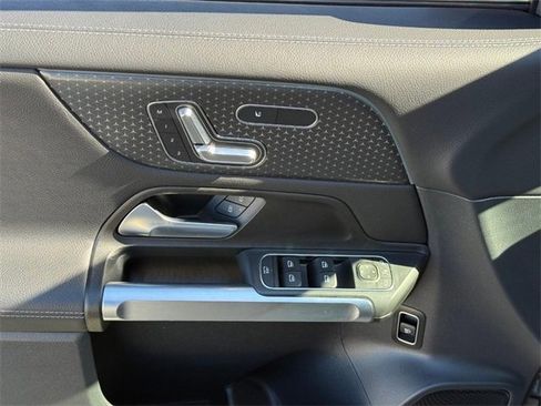 Certified 2025 Mercedes-Benz GLB 250 4MATIC image 17