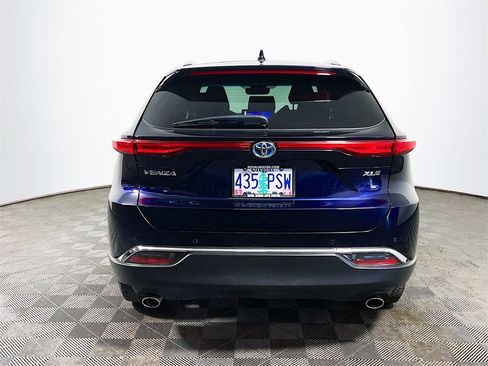 Certified 2024 Toyota Venza XLE image 7