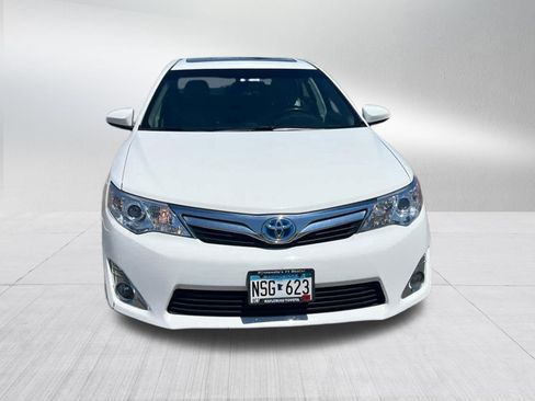 Used 2014 Toyota Camry XLE w/ Leather Package FWD image 2