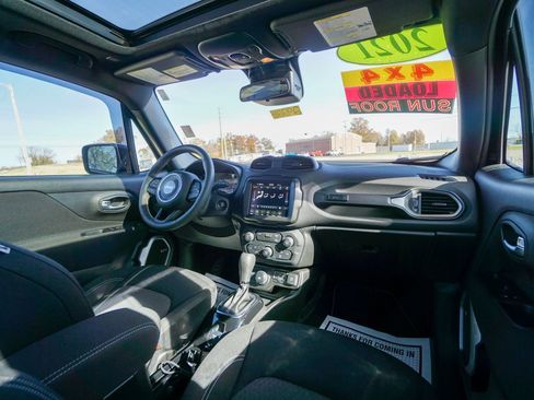 Used 2021 Jeep Renegade Latitude w/ Sun & Sound Group image 27