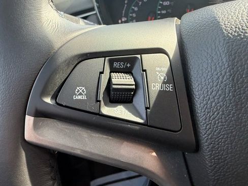 Used 2022 Chevrolet Trax LT w/ LT Convenience Package image 21