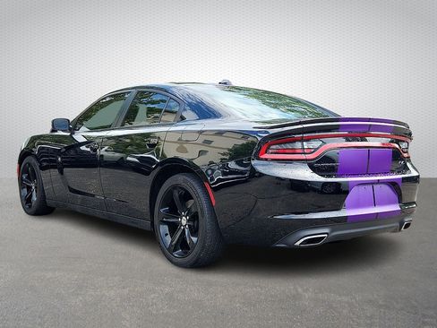 Certified 2016 Dodge Charger R/T RWD image 4