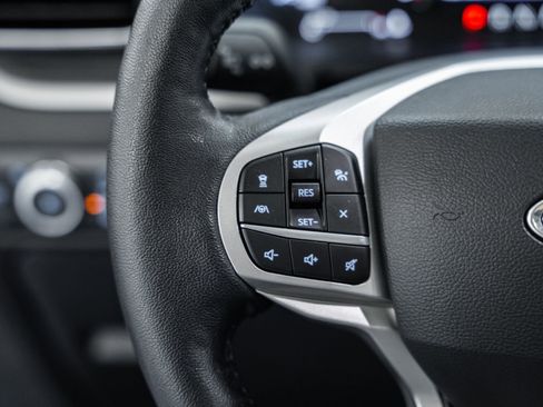 Certified 2022 Ford Explorer XLT w/ Equipment Group 202A image 34