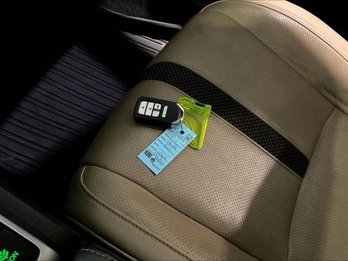 Used 2019 Honda Civic Touring image 34