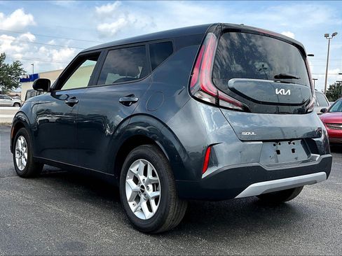 Used 2025 Kia Soul LX w/ LX Technology Package FWD image 3