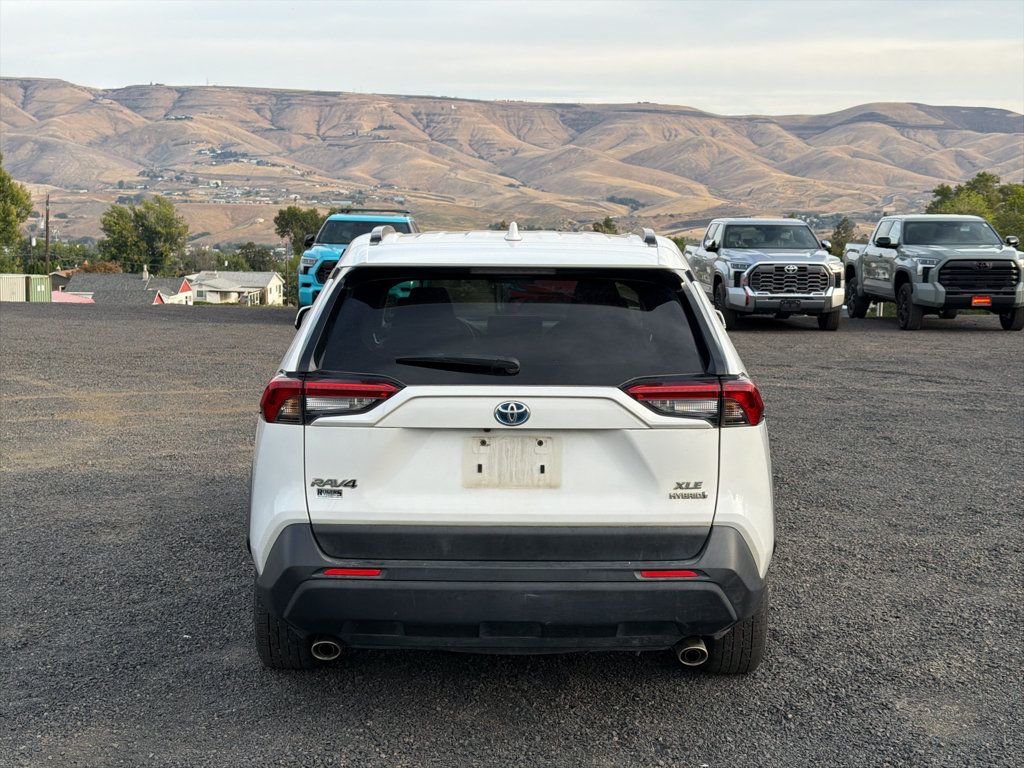 Certified 2022 Toyota RAV4 XLE w/ Convenience Package AWD/4WD image 11