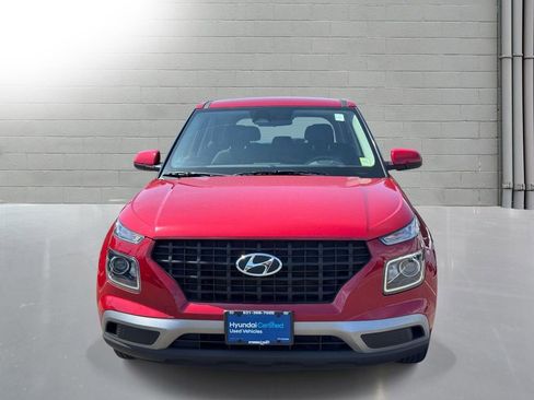 Used 2023 Hyundai Venue SE w/ Cargo Package FWD image 2